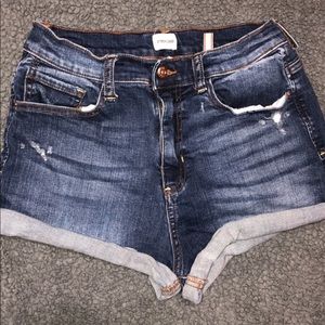 Sneak peek shorts, very cute